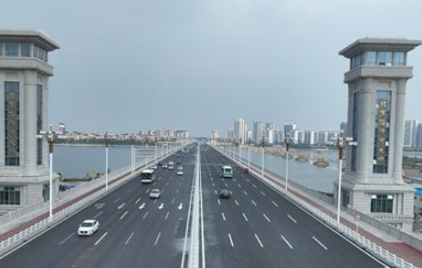 北京路沂河橋全線通車，曾用560個(gè)液壓千斤頂同步頂升老橋